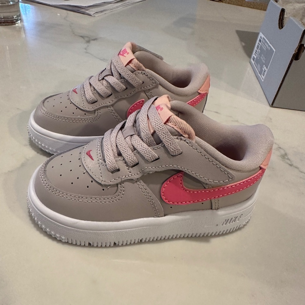 Nike Force 1 Easy On Toddler Shoes- new in box!